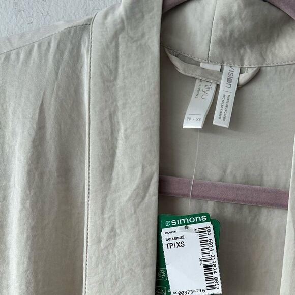 Miiyu Simons Cream Long Robe with Belt and pockets - Picture 3 of 11